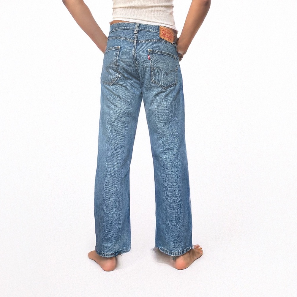 Levi's medium blue wash 505 relaxed fit jeans 32W 30L - Picture 2 of 5